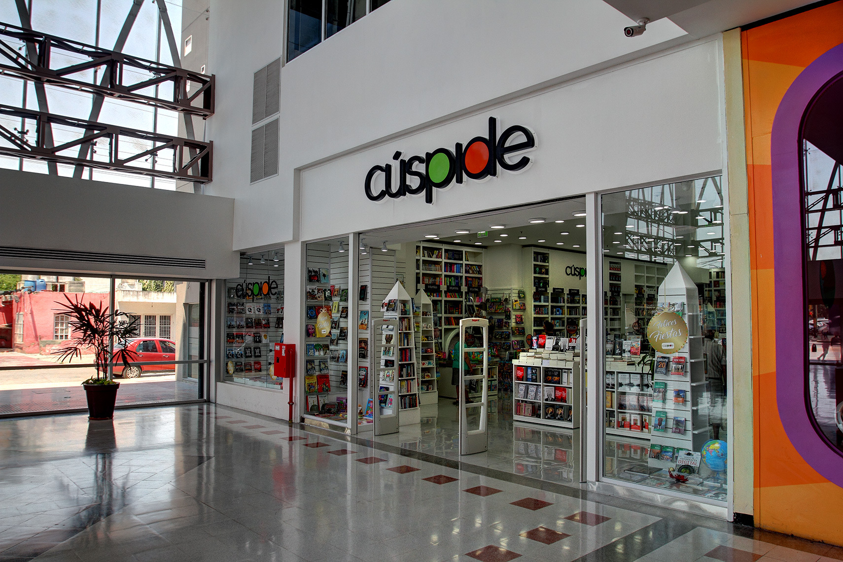 CUSPIDE | CUATRO+D